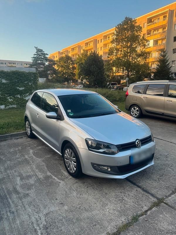 Silber Gebraucht 2011 VW Polo Kleinwagen | 2.900 € (Fairer Preis) - Bild 1/4