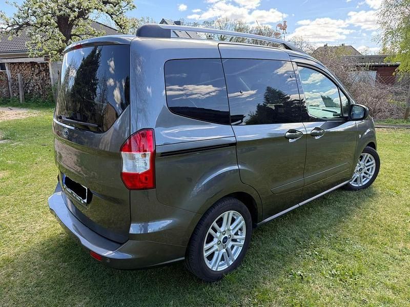 Gebraucht Ford Tourneo Courier Titanium 101 PS (74 kW) 2019 Grau Van / Kleinbus