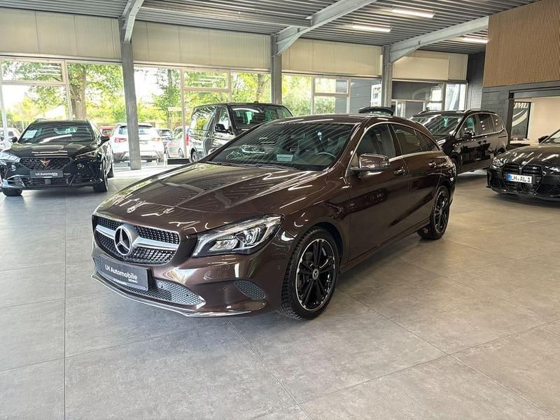 Gebraucht Mercedes CLA200 Shooting Brake 156 PS (114 kW) 2017 Braun Kombi