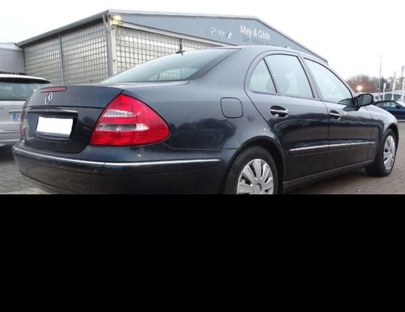 Gebraucht Mercedes E240 Elegance 177 PS (130 kW) 2004 Blau Limousine