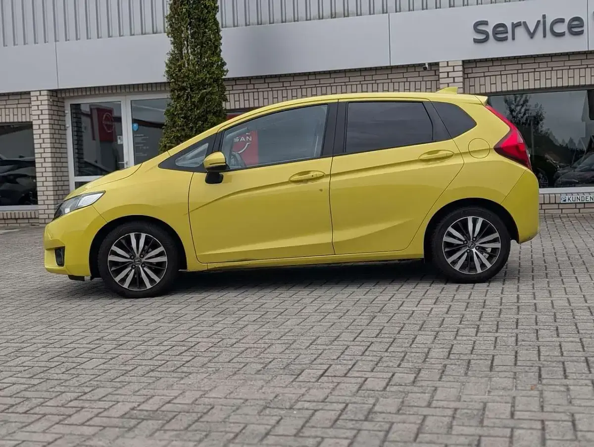 Gebraucht Honda Jazz Elegance 102 PS (75 kW) 2016 Attract yellow p. Kleinwagen