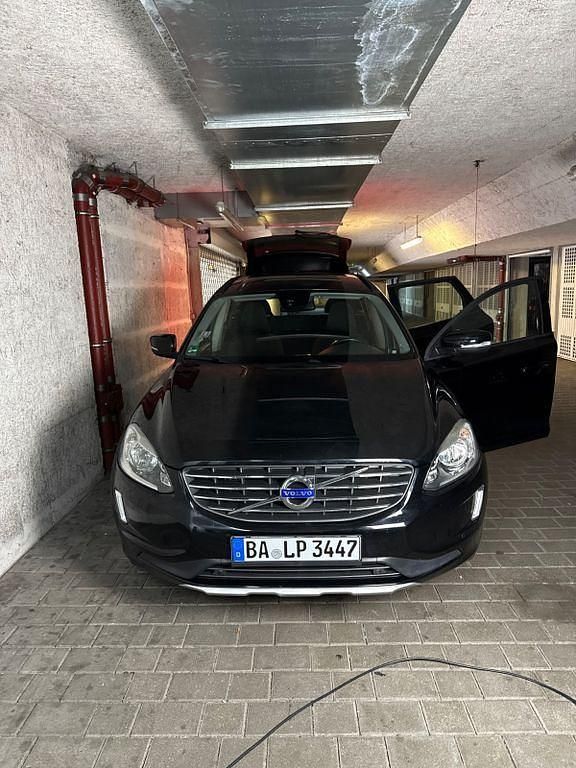 Schwarz Gebraucht 2015 Volvo XC60 Momentum SUV | 14.200 € (Guter Preis) - Bild 1/4