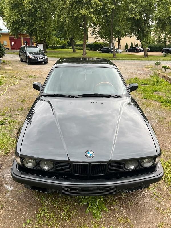 Schwarz Gebraucht 1993 BMW 730 Limousine | 9.400 € - Bild 1/4