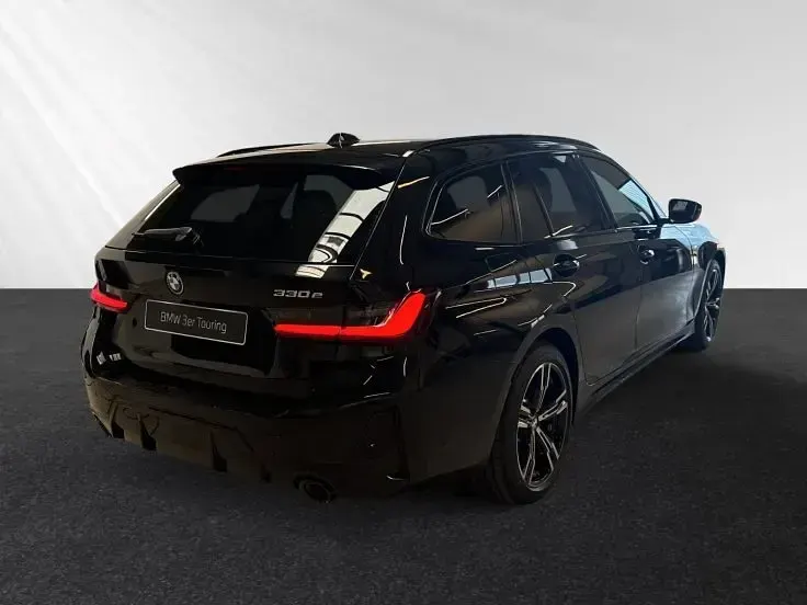 Neu BMW 330e M Sport 292 PS (214 kW) 2026 Black sapphire metallic Limousine