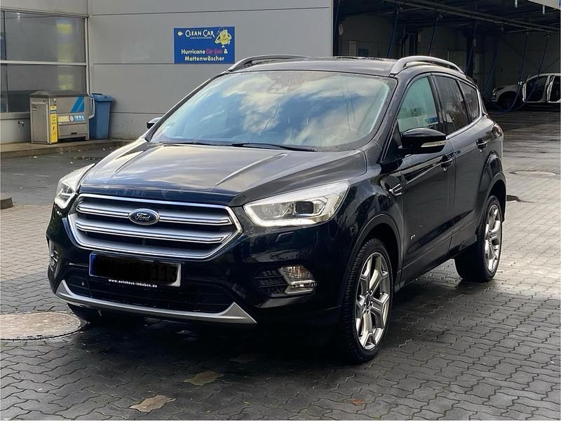 Gebraucht Ford Kuga Ambiente 180 PS (132 kW) 2018 Andere farben SUV