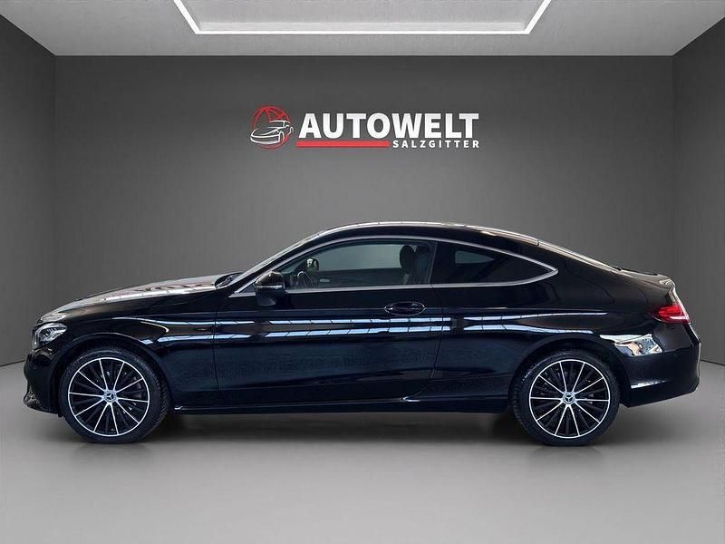 Gebraucht Mercedes C180 156 PS (114 kW) 2020 Schwarz Coupé