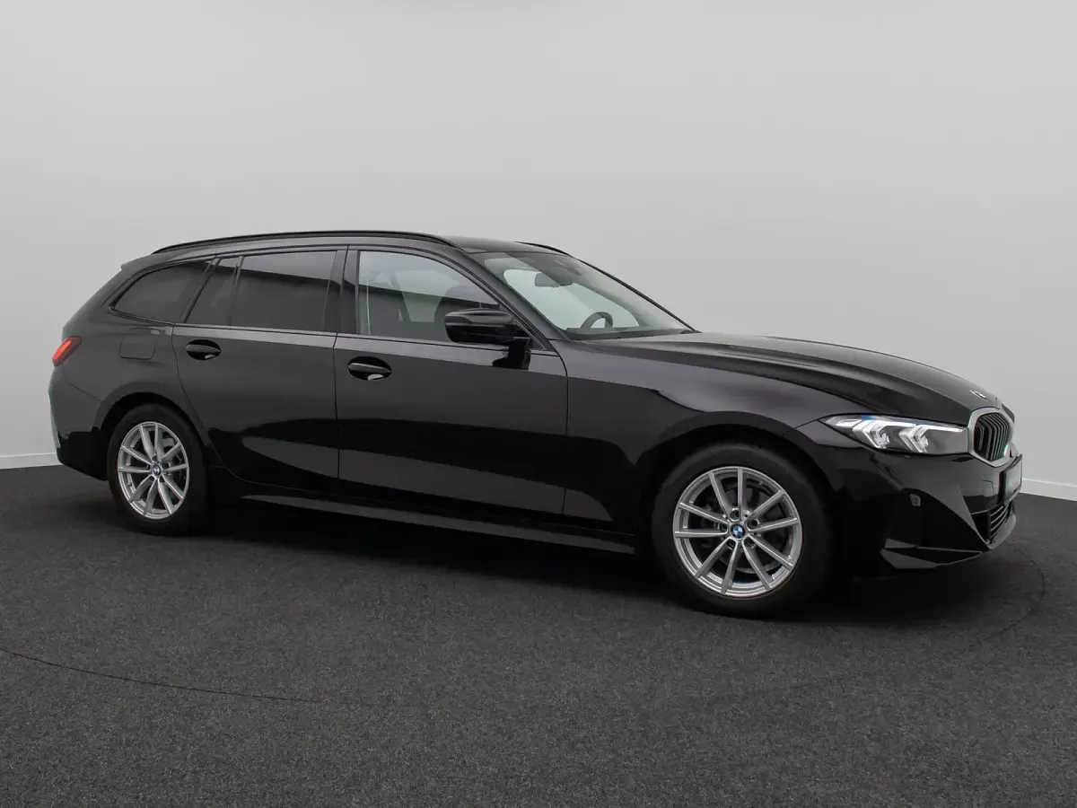 Gebraucht BMW 318 Shadowline 156 PS (114 kW) 2025 Schwarz ii668 Kombi