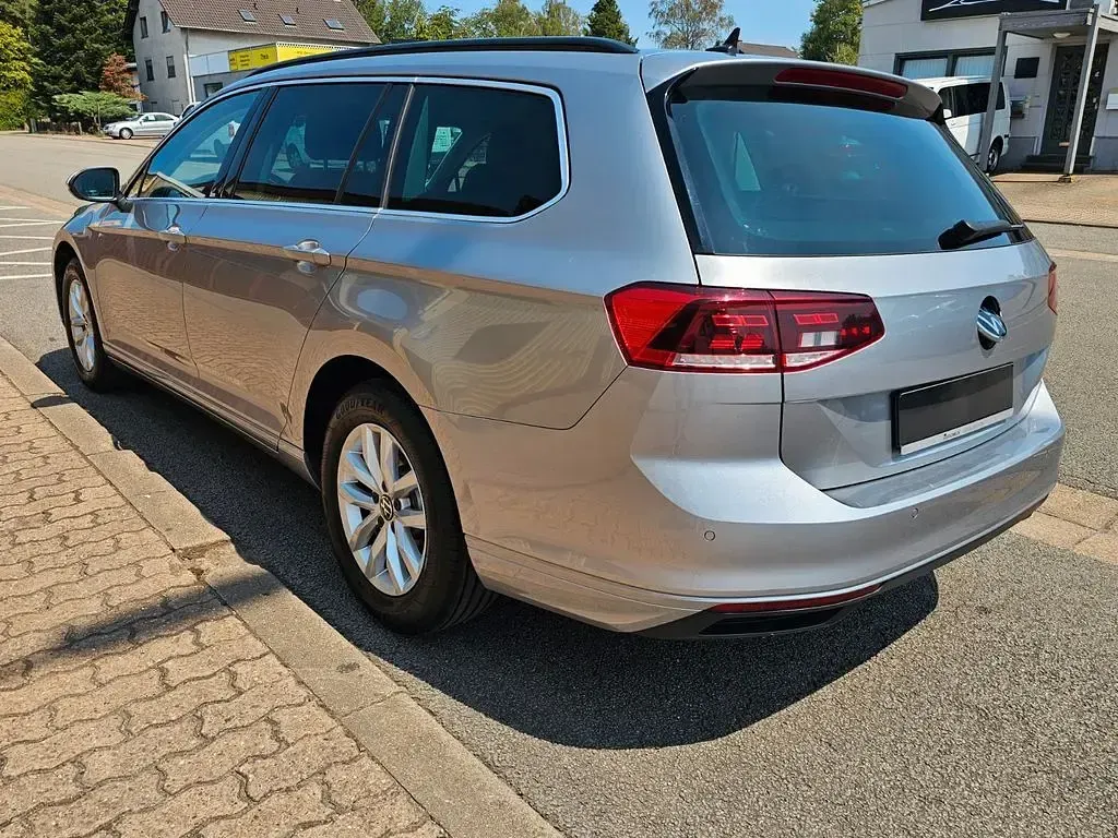 Gebraucht VW Passat Business 150 PS (110 kW) 2022 Silber Kombi