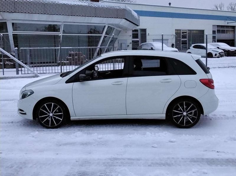 Gebraucht Mercedes B200 156 PS (114 kW) 2012 Weiß Van / Kleinbus
