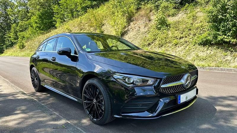 Gebraucht Mercedes CLA250e Shooting Brake AMG line 160 PS (117 kW) 2020 Schwarz Kombi