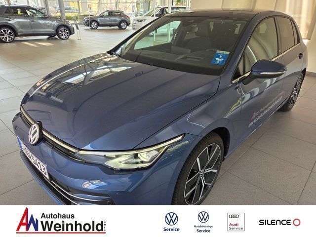Blau Gebraucht 2025 VW Golf VIII Style Limousine | 37.900 € - Bild 1/4
