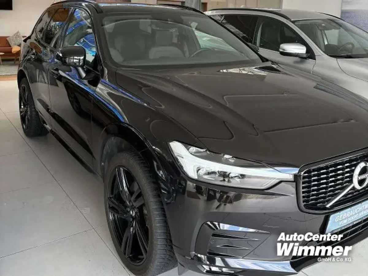 Używany Volvo XC60 Plus 197 KM (144 kW) 2021 Czarny SUV
