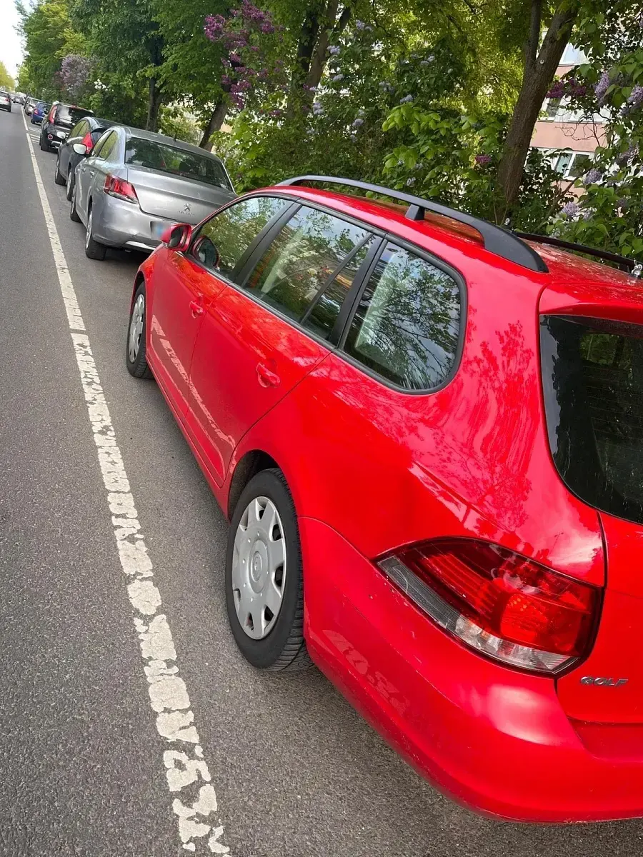 Gebraucht VW Golf VI 88 PS (64 kW) 2011 Rot Kleinwagen