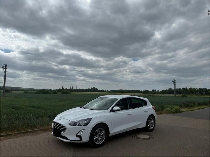Weiß Gebraucht 2021 Ford Focus ST Limousine | 10.999 € (Fairer Preis) - Bild 1/4