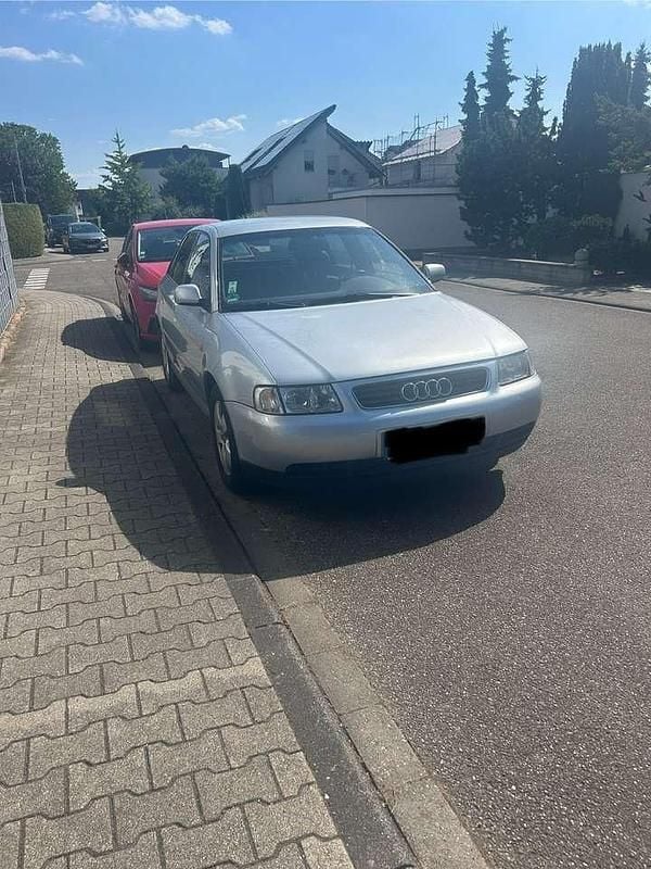 Silber Gebraucht 1999 Audi A3 Ambiente Limousine | 920 € (Guter Preis) - Bild 1/4