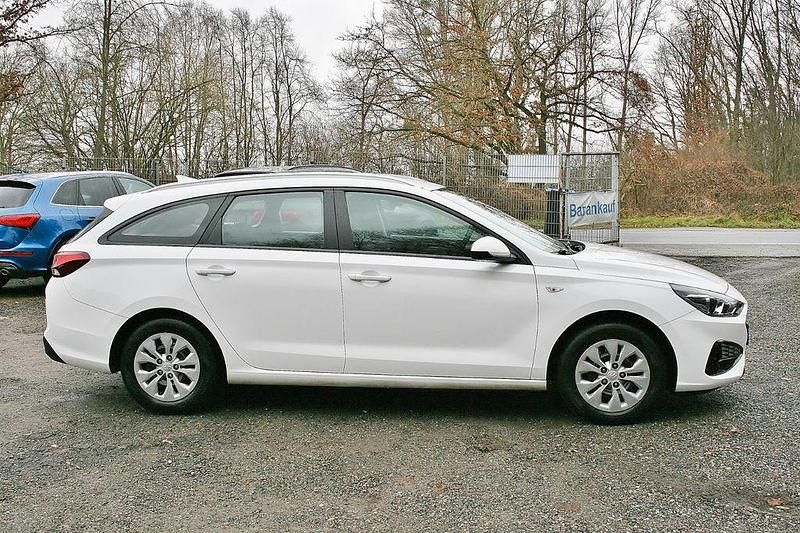 Gebraucht Hyundai i30 Pure 110 PS (80 kW) 2021 Weiß Kombi