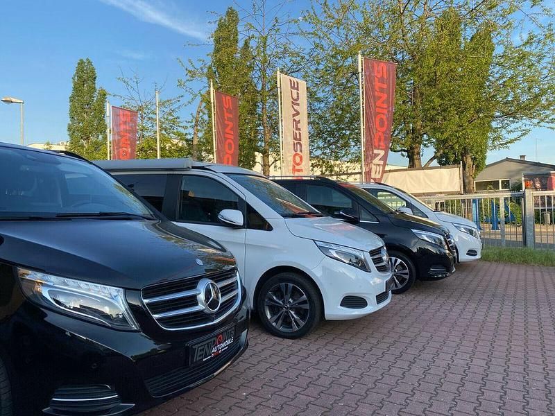 Grau Gebraucht 2021 Mercedes V250 Van / Kleinbus | 44.800 € (Guter Preis) - Bild 1/2