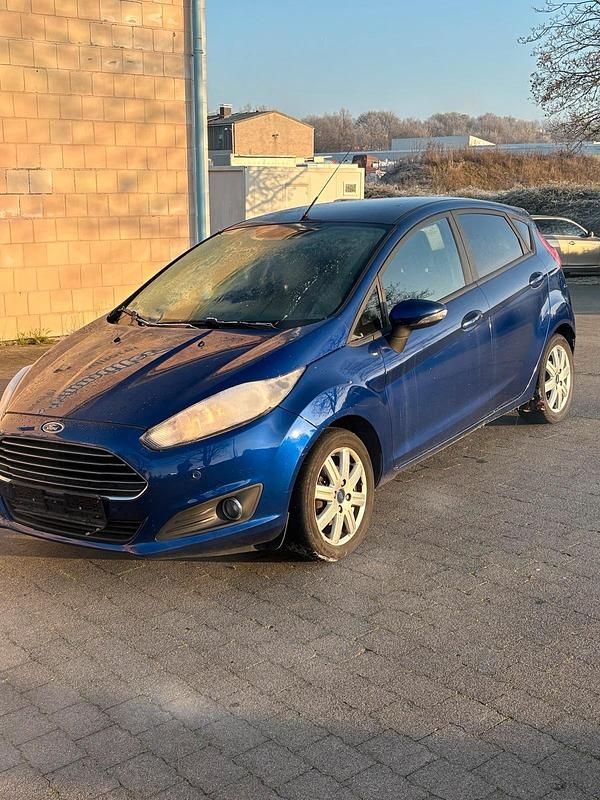 Gebraucht Ford Fiesta 101 PS (74 kW) 2014 Blau Kleinwagen