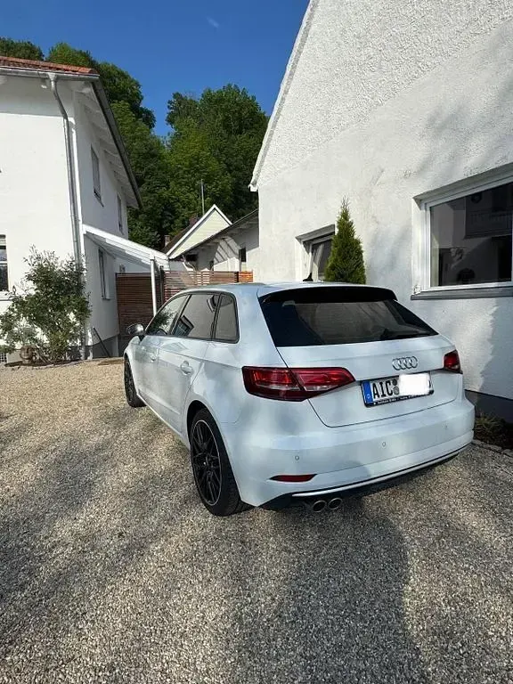Gebraucht Audi A3 150 PS (110 kW) 2018 Weiß Limousine