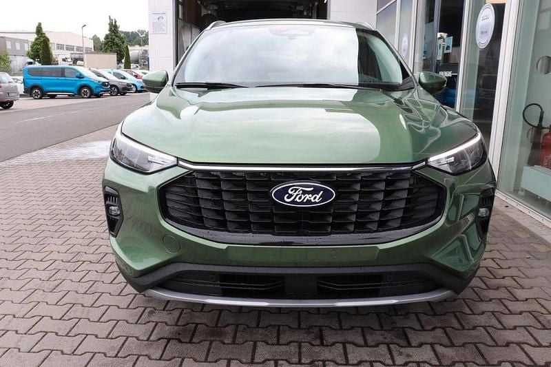 Gebraucht Ford Kuga Titanium 242 PS (177 kW) 2025 Bursting green metallic SUV