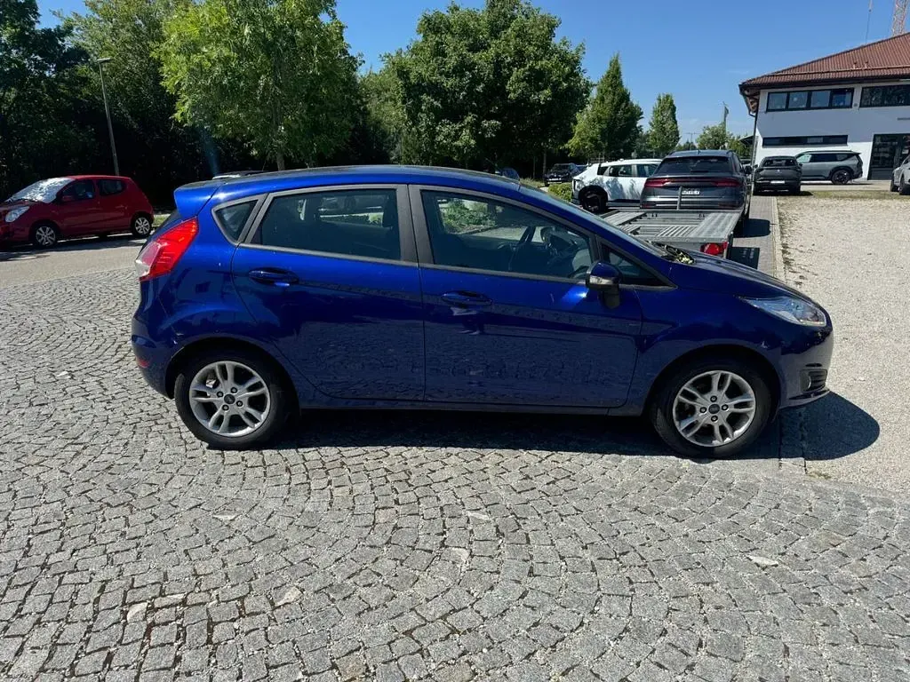 Gebraucht Ford Fiesta Celebration 101 PS (74 kW) 2016 Blau Kleinwagen