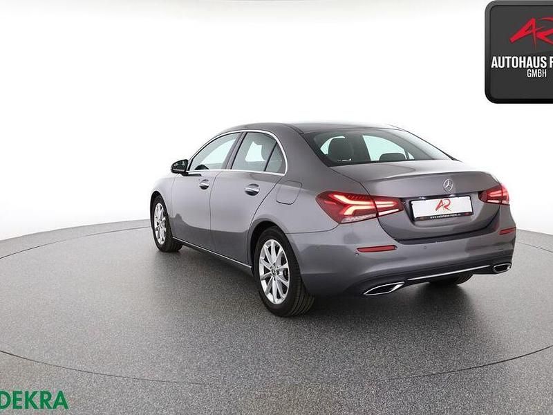Gebraucht Mercedes A200 Progressive 150 PS (110 kW) 2021 Mountaingrau Limousine