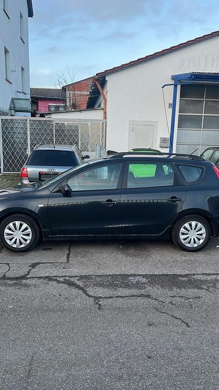 Gebraucht Hyundai i30 109 PS (80 kW) 2011 Schwarz Kombi