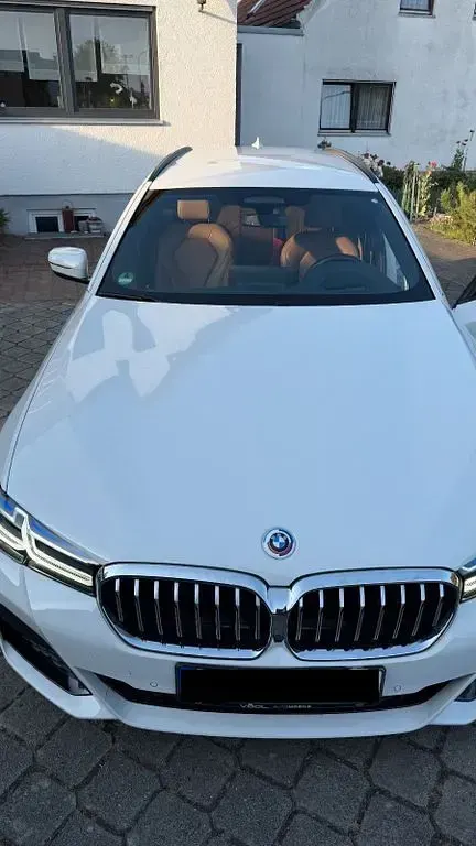 Gebraucht BMW 530e Performance 292 PS (214 kW) 2022 Weiß Kombi