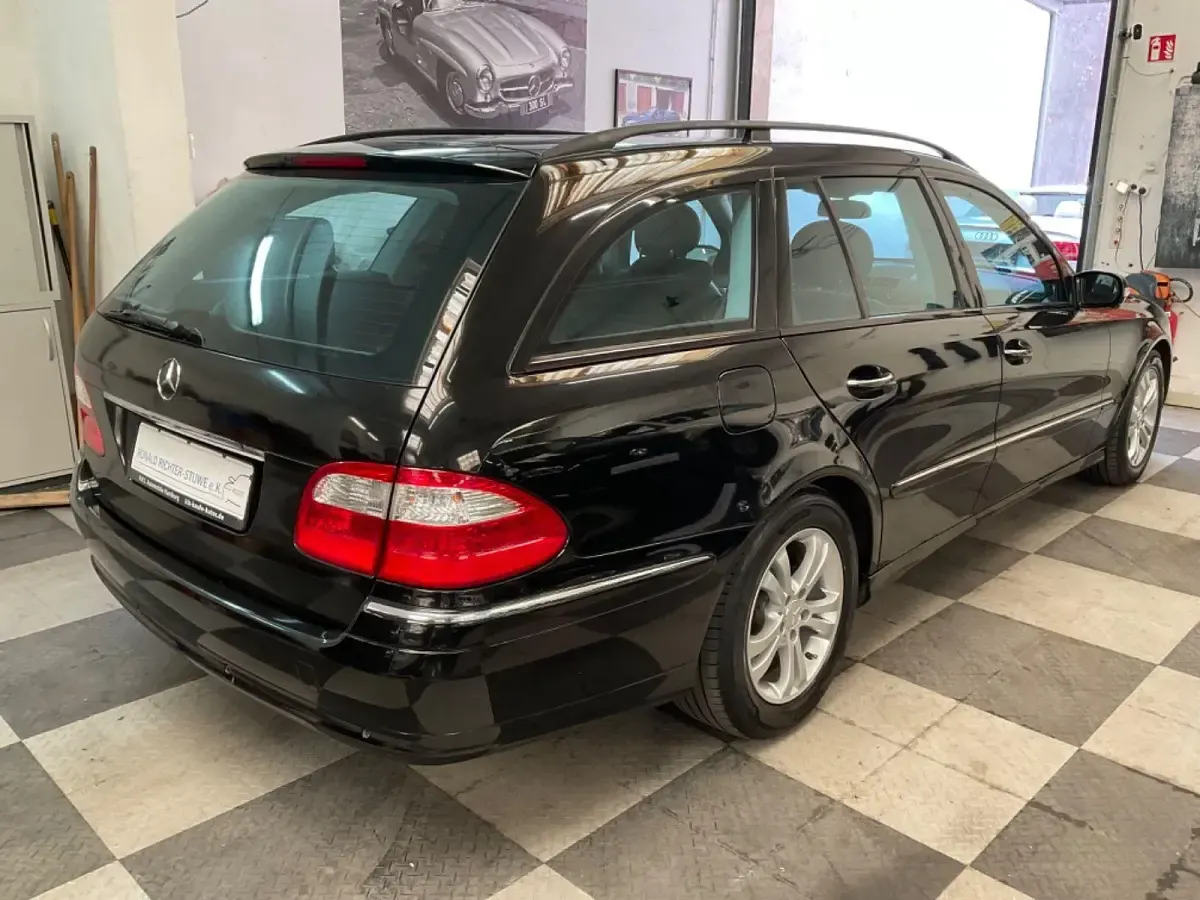 Gebraucht Mercedes E320 Avantgarde 224 PS (164 kW) 2006 Schwarz Limousine