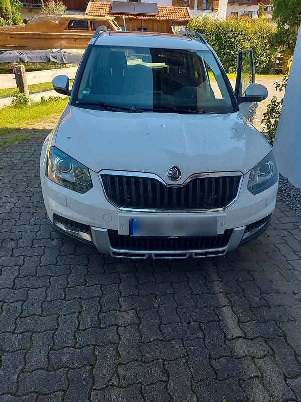Weiß Gebraucht 2016 Skoda Yeti Drive SUV | 14.500 € (Guter Preis) - Bild 1/4