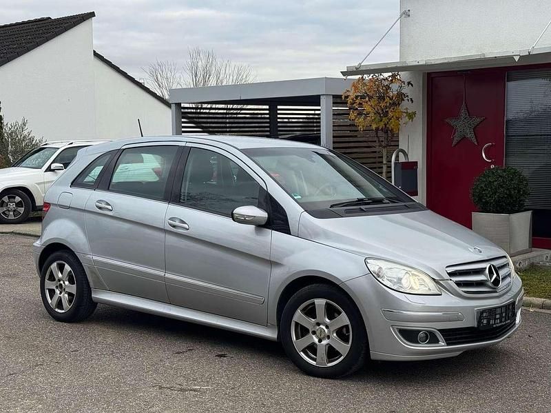 Brilliantsilber metallic Gebraucht 2007 Mercedes E200 Kombi | 3.900 € (Fairer Preis) - Bild 1/4