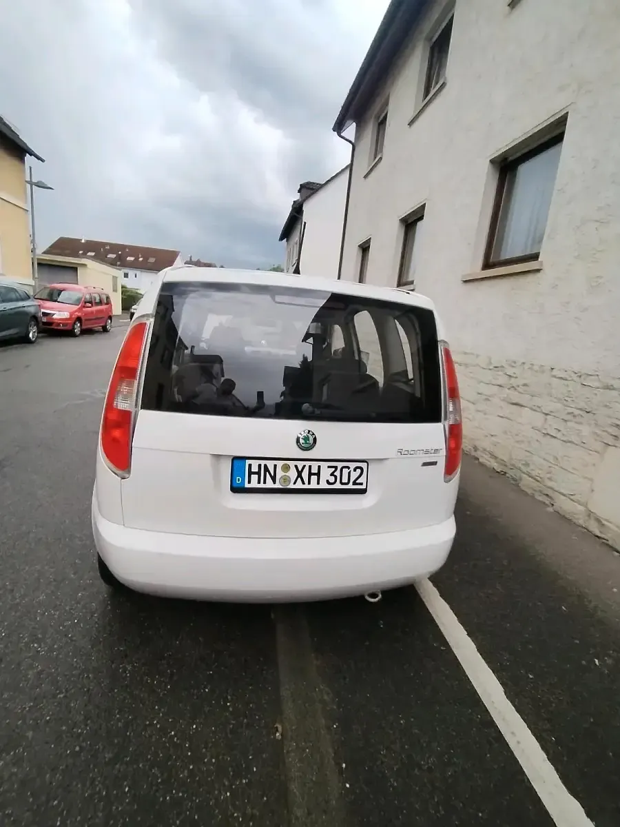 Gebraucht Skoda Roomster 88 PS (64 kW) 2011 Weiß Van / Kleinbus
