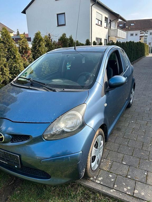 Używany Toyota Aygo 68 KM (50 kW) 2008 Niebieski Hatchback