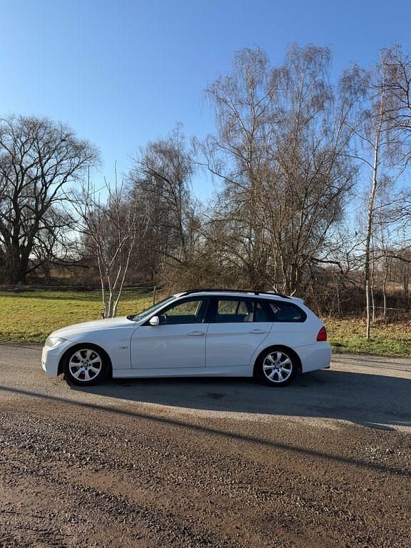 Weiß Gebraucht 2008 BMW 320 Limousine | 3.900 € (Guter Preis) - Bild 1/4