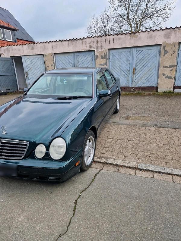 Gebraucht Mercedes E320 197 PS (144 kW) 2001 Grün Limousine