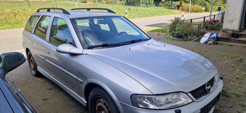 Silber Gebraucht 2001 Opel Vectra Kombi | 500 € (Guter Preis) - Bild 1/4