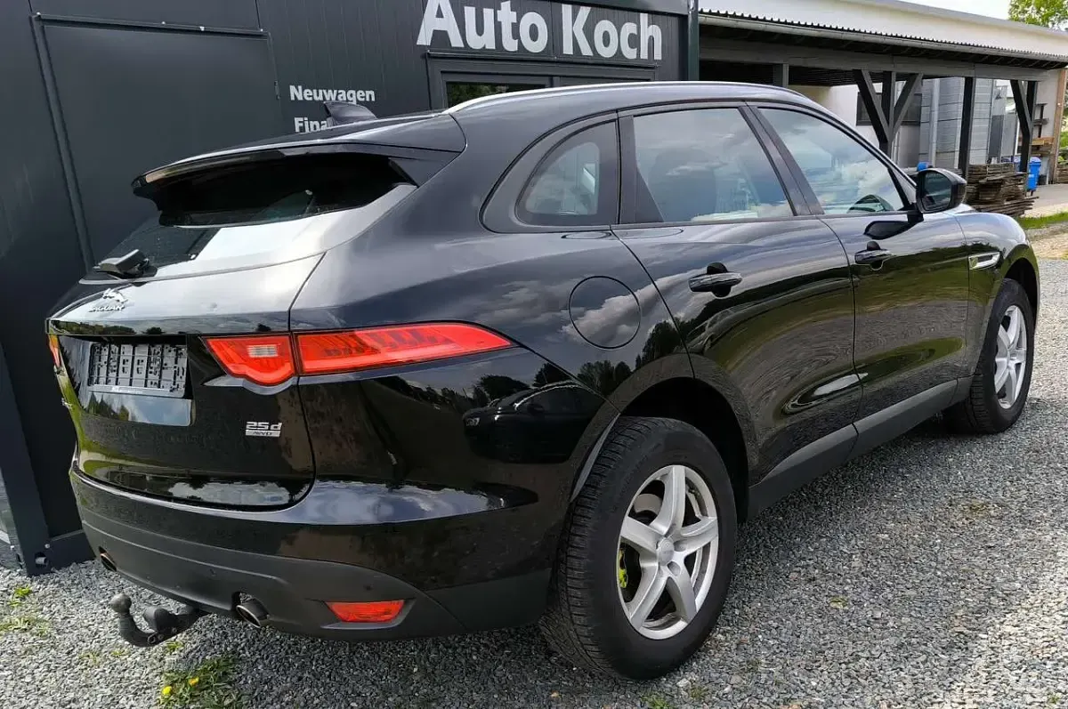 Gebraucht Jaguar F-Pace Pure 241 PS (177 kW) 2018 Narvik black SUV