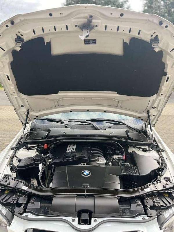 Gebraucht BMW 318 Exclusive 143 PS (105 kW) 2012 Coupé