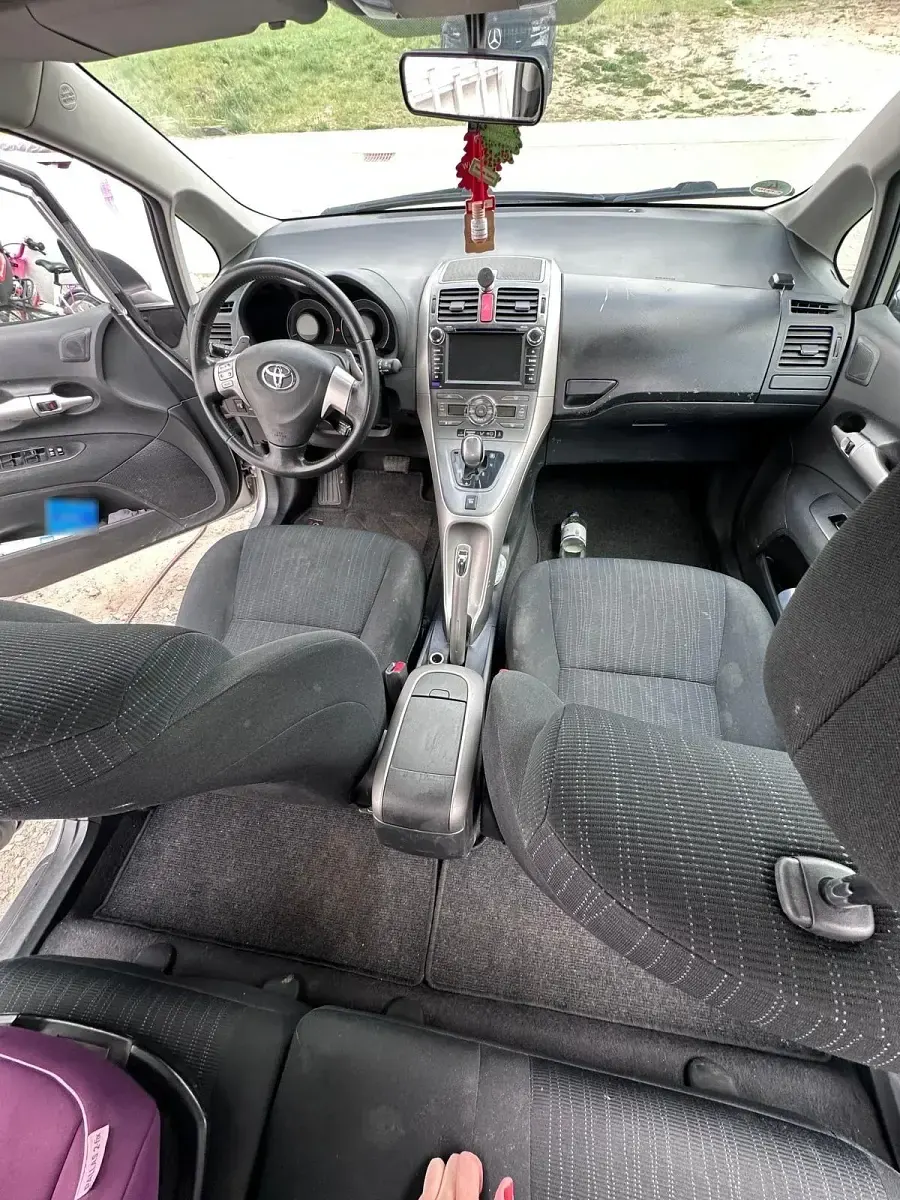 Gebraucht Toyota Auris 132 PS (97 kW) 2008 Silber Kleinwagen