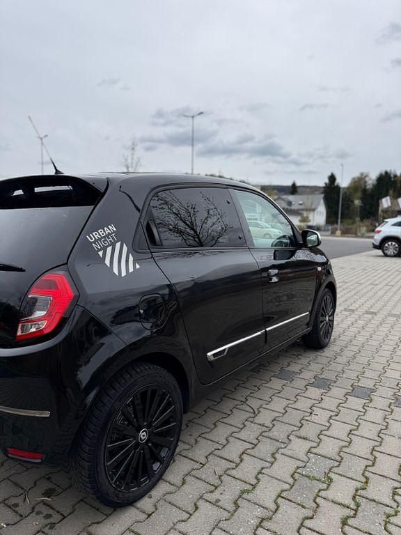 Gebraucht Renault Twingo Urban Night 65 PS (47 kW) 2023 Schwarz Kleinwagen