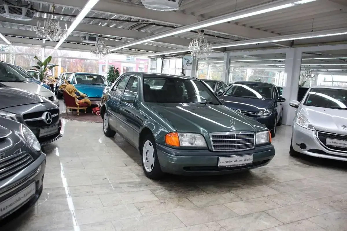 Gebraucht Mercedes C200 75 PS (55 kW) 1994 Grün Limousine