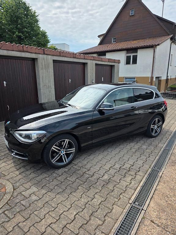 Schwarz Gebraucht 2014 BMW 118 Sport Line Kleinwagen | 13.599 € (Fairer Preis) - Bild 1/4