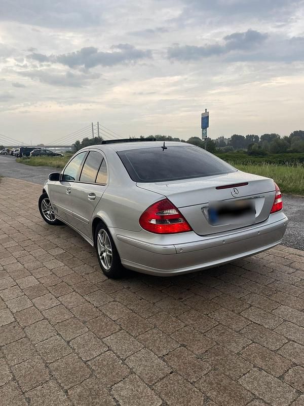 Gebraucht Mercedes E320 224 PS (164 kW) 2004 Silber Limousine