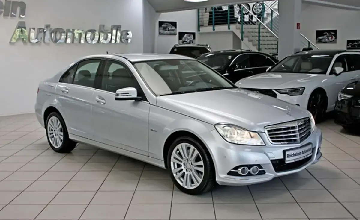Gebraucht Mercedes C350 306 PS (225 kW) 2011 Iridiumsilber Limousine