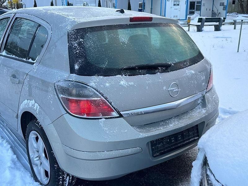 Gebraucht Opel Astra Catch Me 116 PS (85 kW) 2007 Limousine