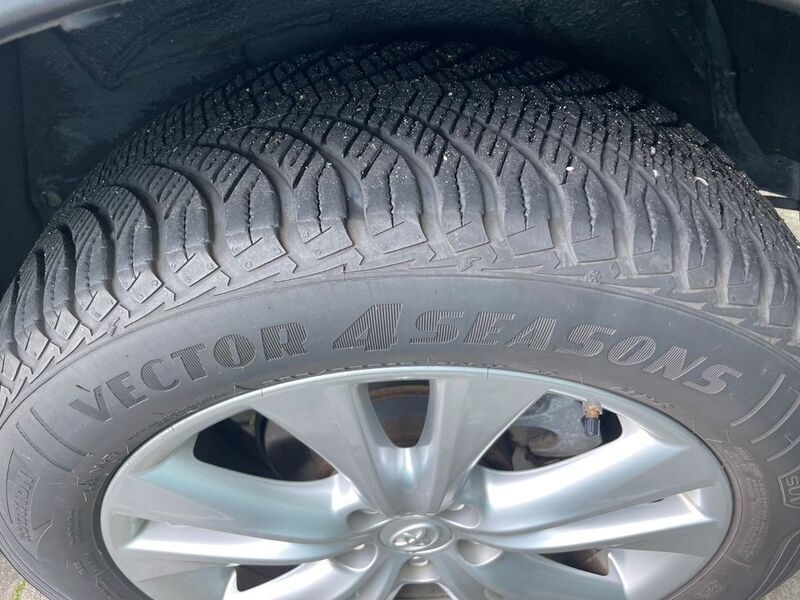 Grau Gebraucht 2013 Toyota RAV4 SUV | 15.890 € (Fairer Preis) - Bild 1/4