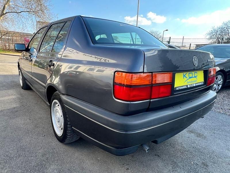 Gebraucht VW Vento 75 PS (55 kW) 1993 Braun Limousine