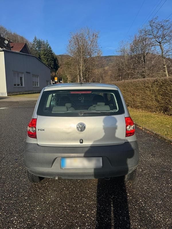 Gebraucht VW Fox 54 PS (39 kW) 2010 Silber Kleinwagen