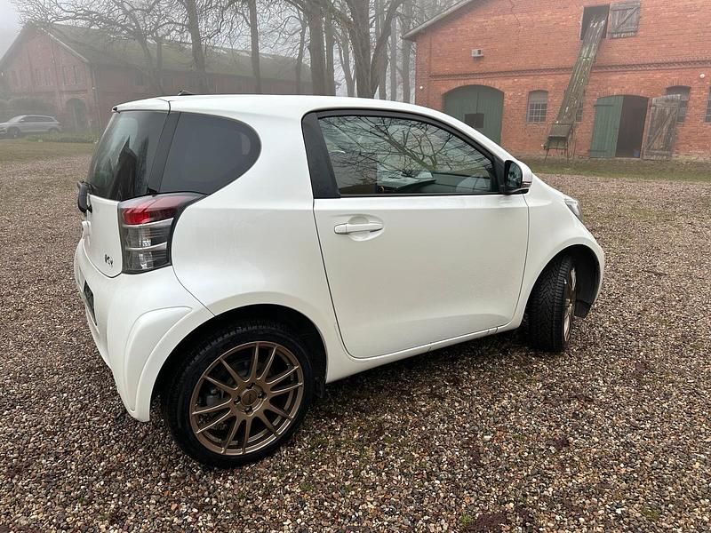 Gebraucht Toyota iQ 68 PS (50 kW) 2009 Weiß Kleinwagen