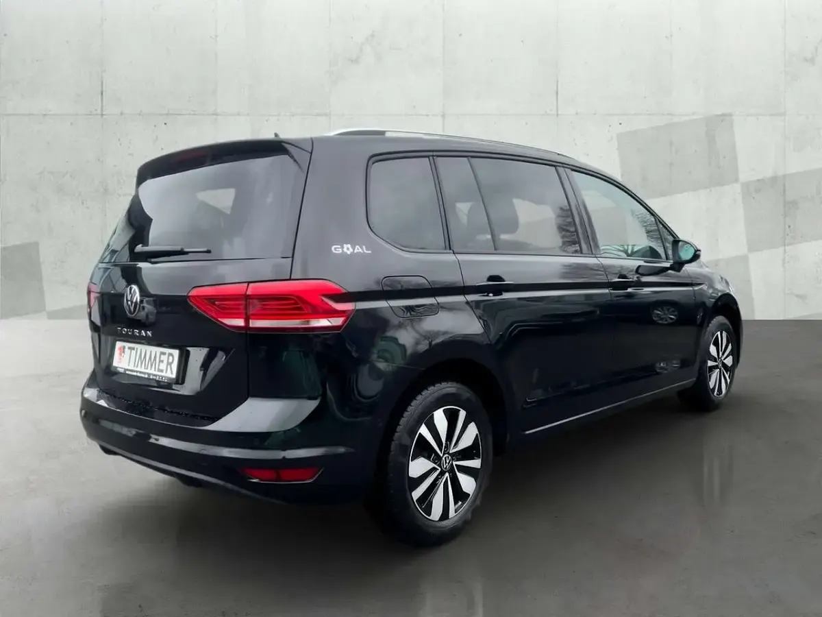 Gebraucht VW Touran Goal 150 PS (110 kW) 2025 Grenadillschwarz metallic Van / Kleinbus